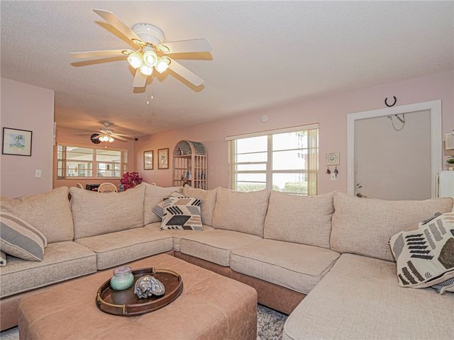 16 Vista Palm Lane 106, Vero Beach, FL 32962