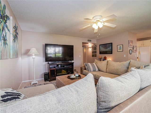 16 Vista Palm Lane 106, Vero Beach, FL 32962