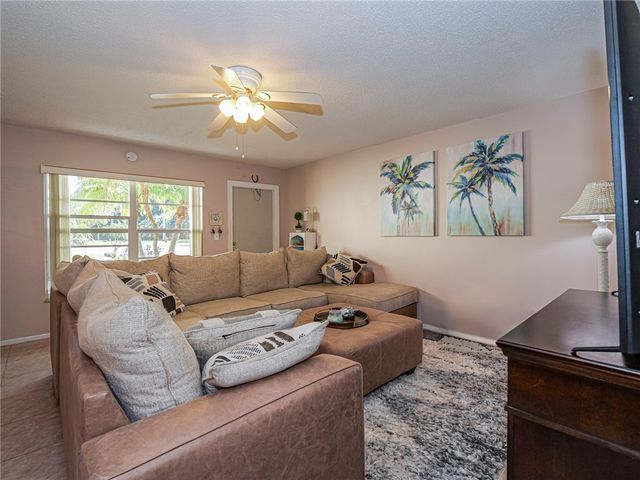 16 Vista Palm Lane 106, Vero Beach, FL 32962