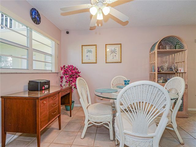 16 Vista Palm Lane 106, Vero Beach, FL 32962