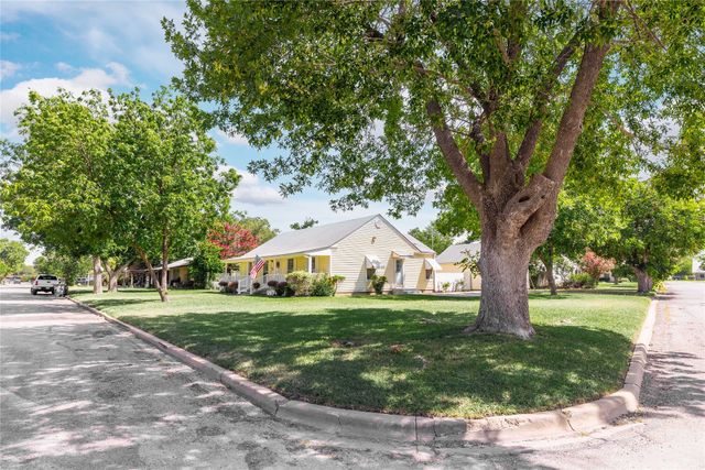 2308 Dartmore Street, Brownwood, TX 76801