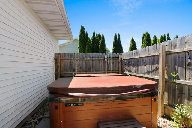 N9443 HANDEL DRIVE, Appleton, WI 54915