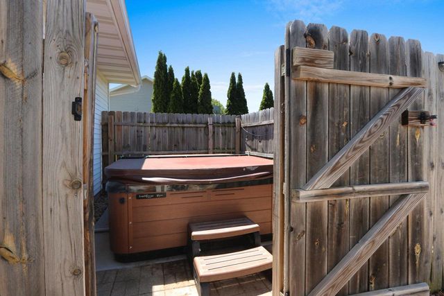 N9443 HANDEL DRIVE, Appleton, WI 54915