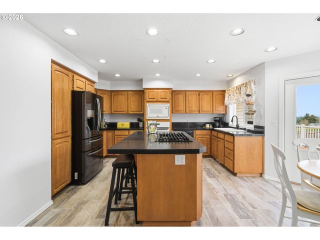 2652 Sw PHYLLIS Dr, Gresham, OR 97080