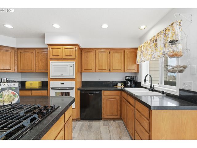 2652 Sw PHYLLIS Dr, Gresham, OR 97080