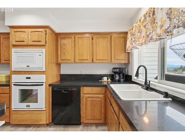 2652 Sw PHYLLIS Dr, Gresham, OR 97080