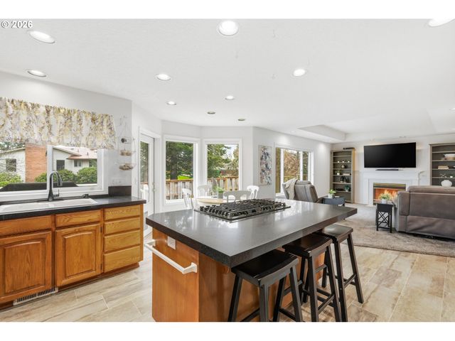 2652 Sw PHYLLIS Dr, Gresham, OR 97080