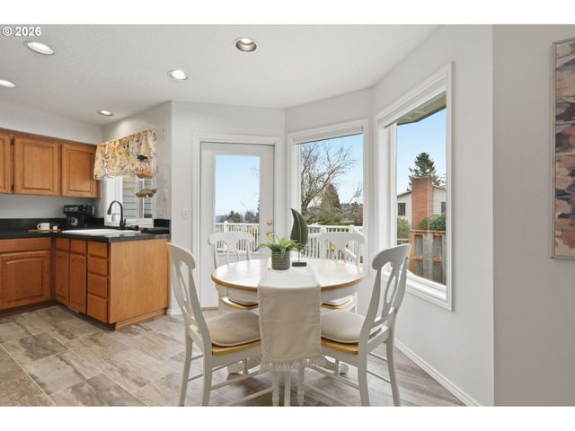 2652 Sw PHYLLIS Dr, Gresham, OR 97080