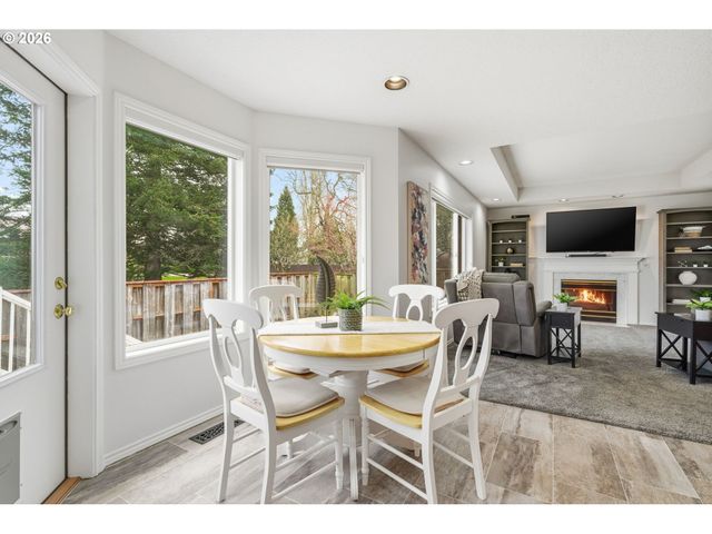 2652 Sw PHYLLIS Dr, Gresham, OR 97080