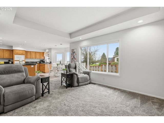 2652 Sw PHYLLIS Dr, Gresham, OR 97080