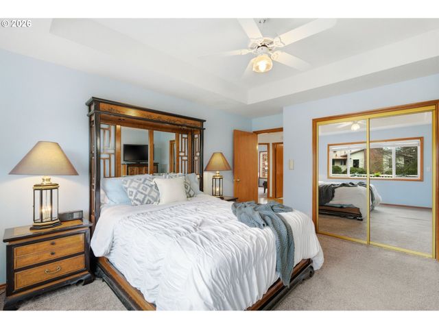 2652 Sw PHYLLIS Dr, Gresham, OR 97080