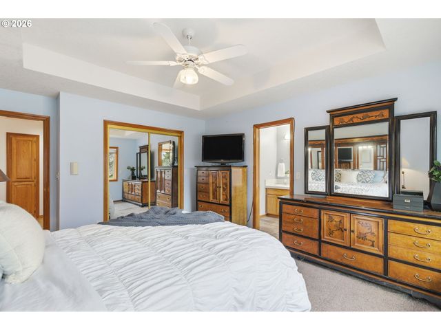 2652 Sw PHYLLIS Dr, Gresham, OR 97080