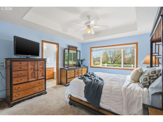 2652 Sw PHYLLIS Dr, Gresham, OR 97080