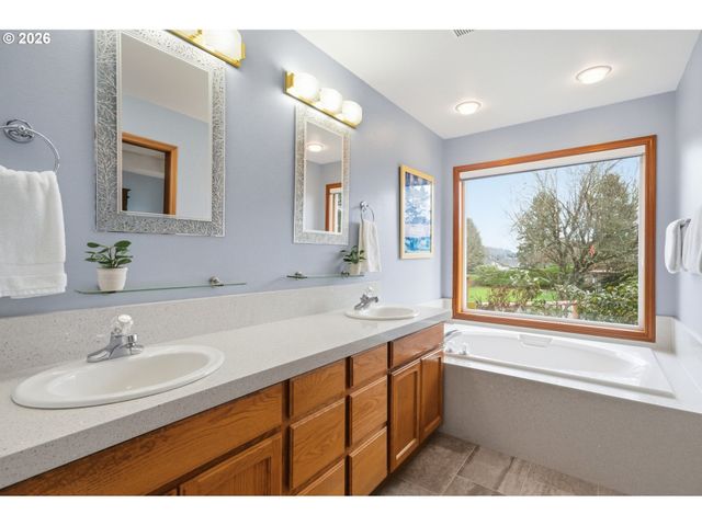 2652 Sw PHYLLIS Dr, Gresham, OR 97080