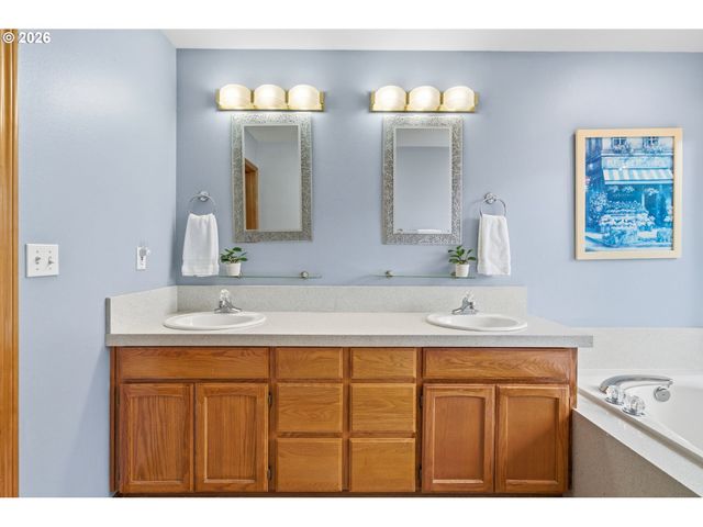 2652 Sw PHYLLIS Dr, Gresham, OR 97080