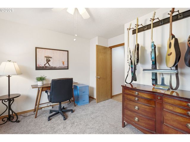 2652 Sw PHYLLIS Dr, Gresham, OR 97080