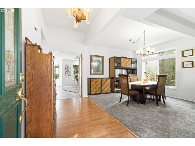 2652 Sw PHYLLIS Dr, Gresham, OR 97080