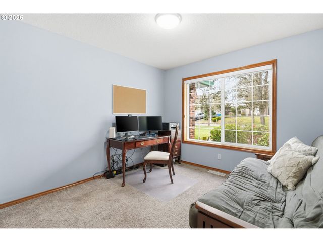 2652 Sw PHYLLIS Dr, Gresham, OR 97080