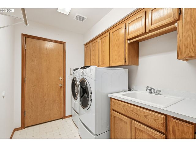 2652 Sw PHYLLIS Dr, Gresham, OR 97080