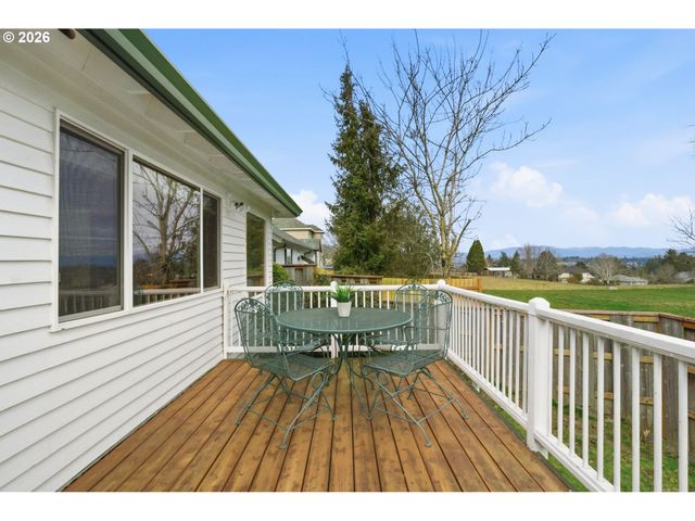 2652 Sw PHYLLIS Dr, Gresham, OR 97080