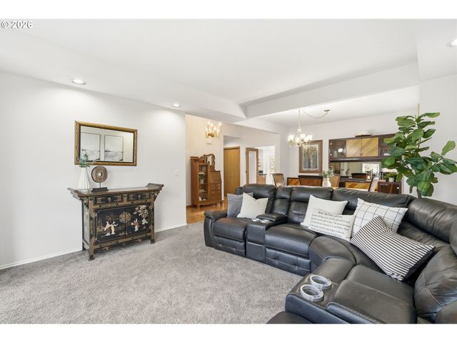 2652 Sw PHYLLIS Dr, Gresham, OR 97080