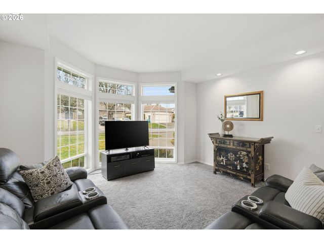 2652 Sw PHYLLIS Dr, Gresham, OR 97080