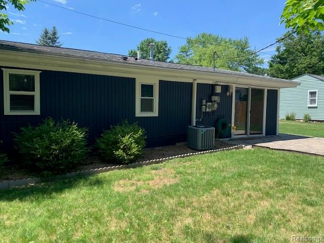 18334 Irving Street, Livonia, MI 48152