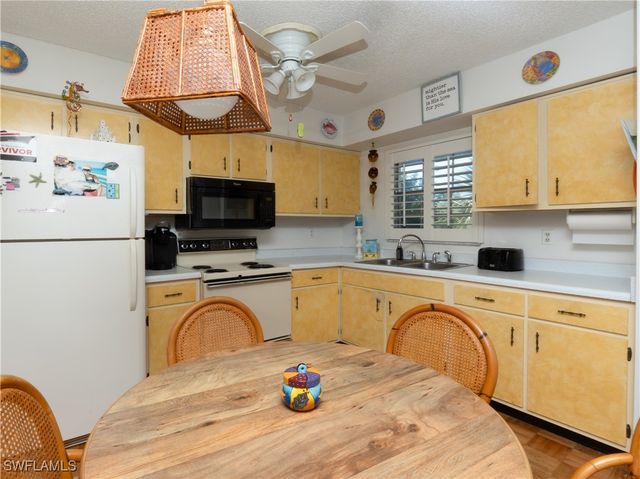 3325 Airport RD N E8, Naples, FL 34105