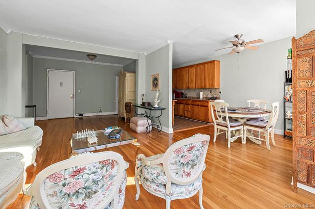 1015 Old Post Road 2H, Mamaroneck, NY 10543