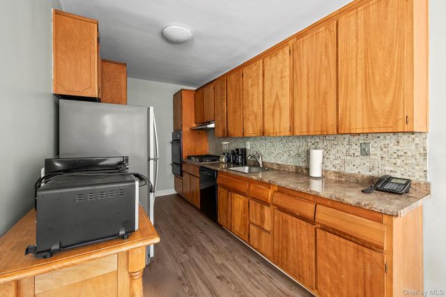 1015 Old Post Road 2H, Mamaroneck, NY 10543