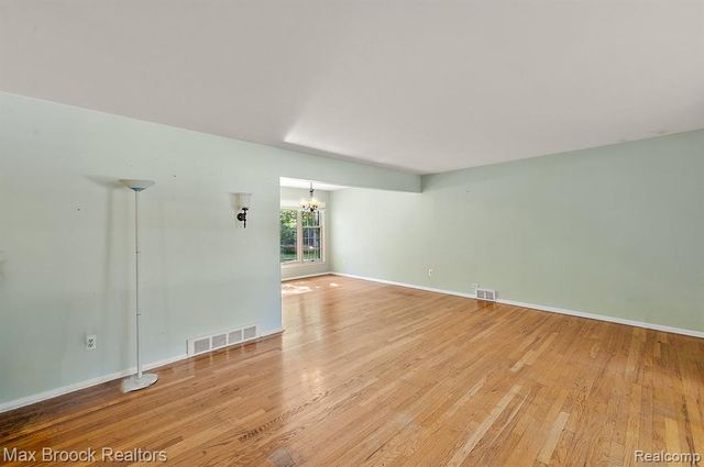 6609 E Knollwood Circle, West Bloomfield, MI 48322