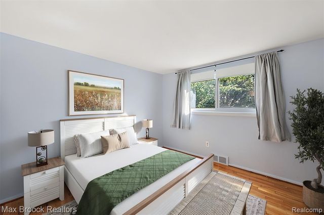 6609 E Knollwood Circle, West Bloomfield, MI 48322