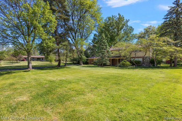 6609 E Knollwood Circle, West Bloomfield, MI 48322