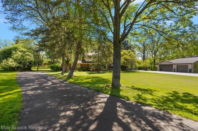 6609 E Knollwood Circle, West Bloomfield, MI 48322