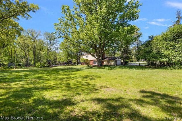 6609 E Knollwood Circle, West Bloomfield, MI 48322