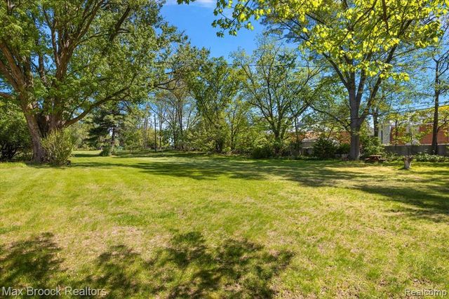 6609 E Knollwood Circle, West Bloomfield, MI 48322