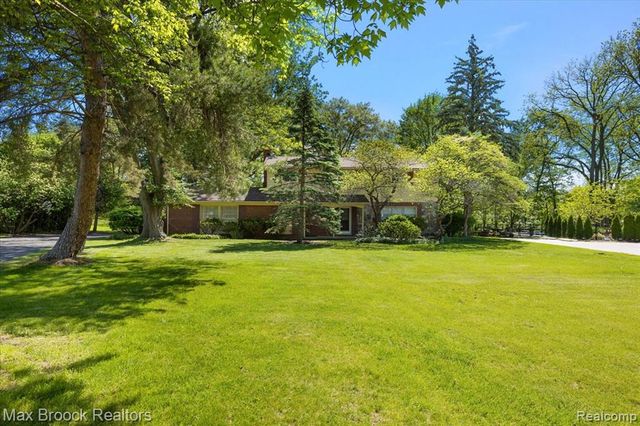 6609 E Knollwood Circle, West Bloomfield, MI 48322