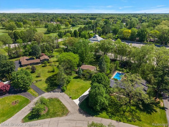 6609 E Knollwood Circle, West Bloomfield, MI 48322