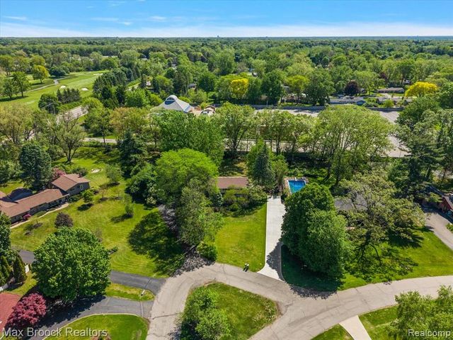 6609 E Knollwood Circle, West Bloomfield, MI 48322