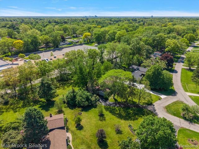 6609 E Knollwood Circle, West Bloomfield, MI 48322