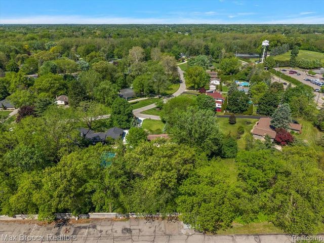 6609 E Knollwood Circle, West Bloomfield, MI 48322