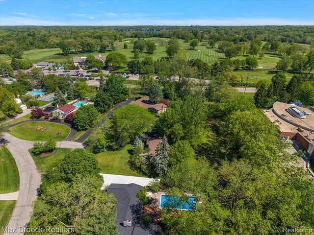 6609 E Knollwood Circle, West Bloomfield, MI 48322