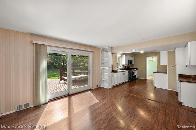 6609 E Knollwood Circle, West Bloomfield, MI 48322