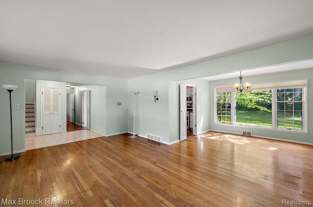 6609 E Knollwood Circle, West Bloomfield, MI 48322