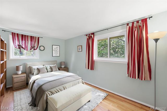 6609 E Knollwood Circle, West Bloomfield, MI 48322