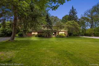 6609 E Knollwood Circle, West Bloomfield, MI 48322