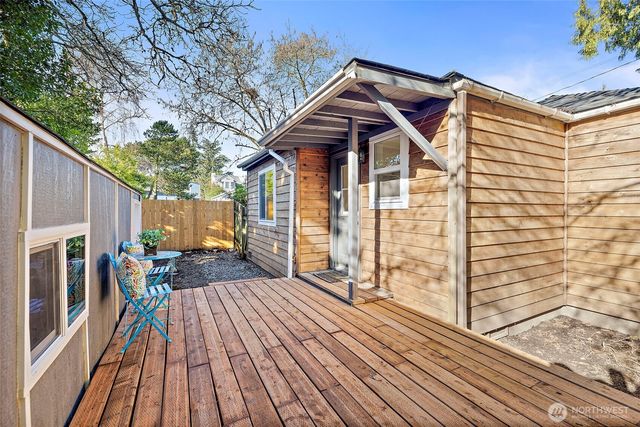 2311 N 88th St, Seattle, WA 98103