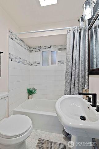 2311 N 88th St, Seattle, WA 98103