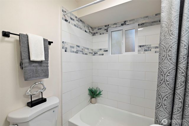 2311 N 88th St, Seattle, WA 98103