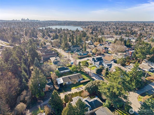 2311 N 88th St, Seattle, WA 98103